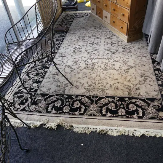 LG MACHINED RUG - SOME MARKS 2900x1980mm