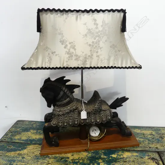 LAMP w. RESIN HORSE H.600mm
