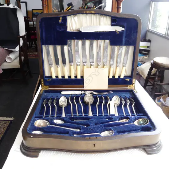 EXTENSIVE BOXED MAPPIN & WEBB CUTLERY SET MINOR FAULTS