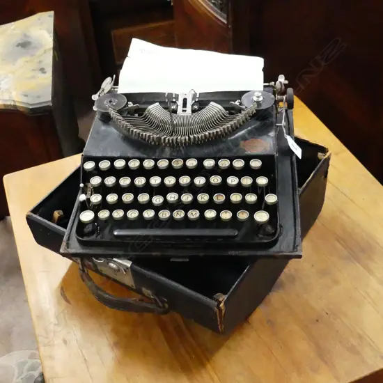 VINTAGE TYPEWRITER 'THE GOOD COMPANION' W.290mm