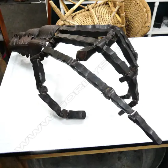 METAL SCULPTURED HAND L800MM +/-