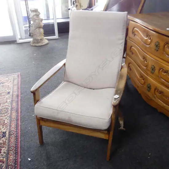 RETRO / MID CENTURY AIREST ARMCHAIR - FAULTS