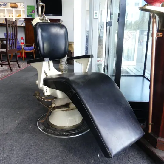 VINTAGE DENTISTS CHAIR