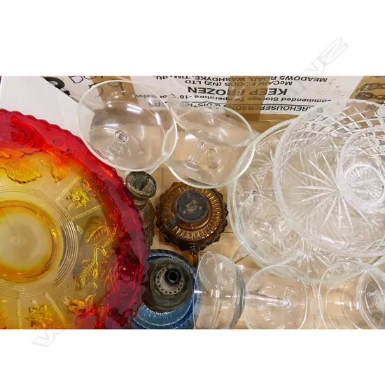 BOX LOT CRYSTAL GLASS & KERO LAMPS NO FUNNELS