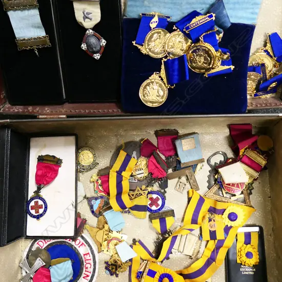VINTAGE CASE ASST. MASONIC MEDALS ETC