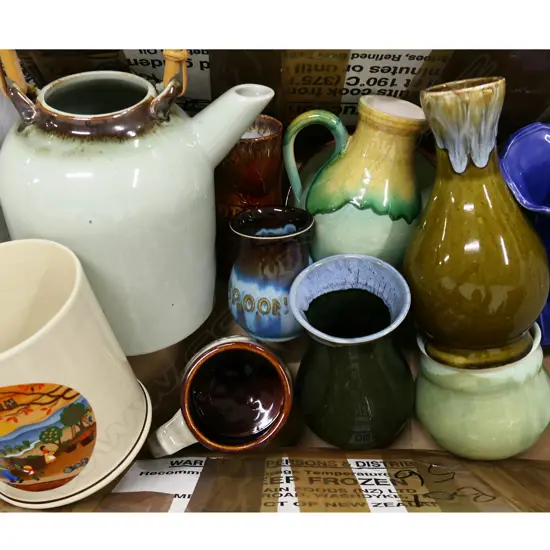 BOX LOT NZ STUDIO POTTERY VARIOUS MAKERS 12PCS
