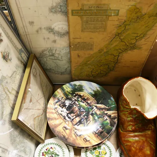 BOX LOT 5 WEDGWOOD 'COUNTRY DAYS' PLATES, 6 PORTMEIRION COASTERS, CERAMIC SHOE, MAPS