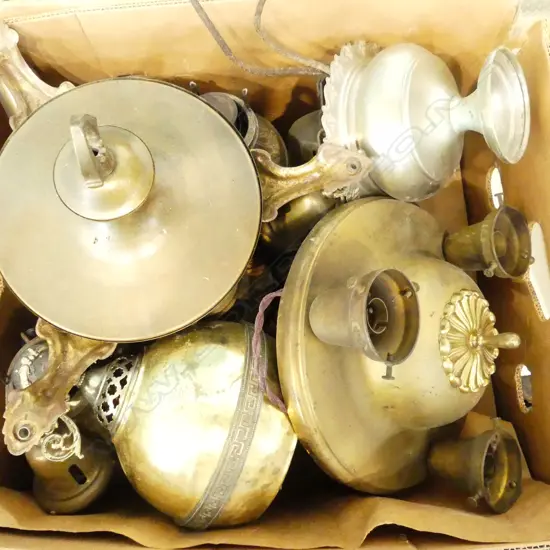 BOX LOT OF VINTAGE KERO & LIGHT FITTINGS