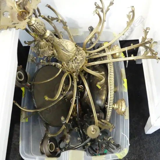 BOX OF VINTAGE CENTER LIGHTS ETC