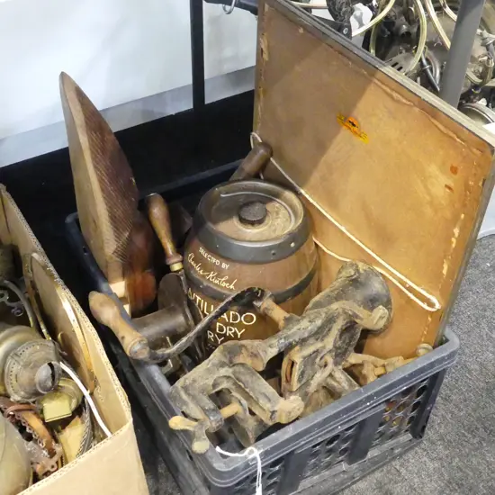 BOX OF VINTAGE KITCHEN GADGETS CARVING ETC