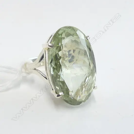 SILVER OVAL CUT GREEN AMETHYST RING  SIZE P