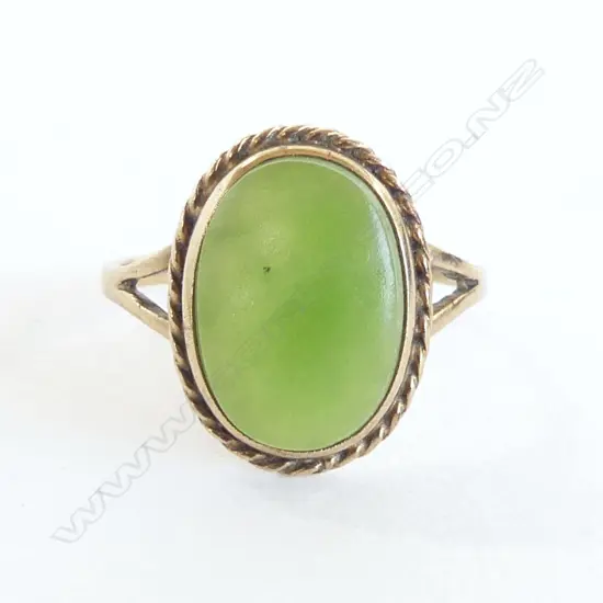 9CT GOLD & NZ GREENSTONE RING SIZE O