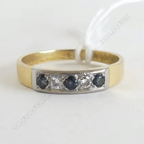 18CT YELLOW GOLD DIAMOND & SAPPHIRE RING SIZE O