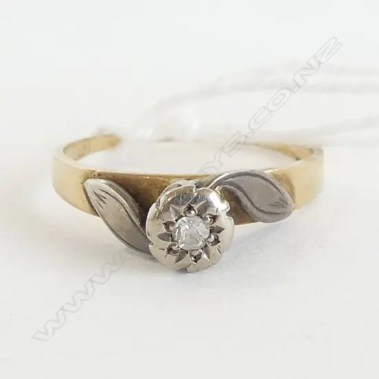 9CT GOLD & DIAMOND SOLITARE RING SIZE L  1.8 GRAMS