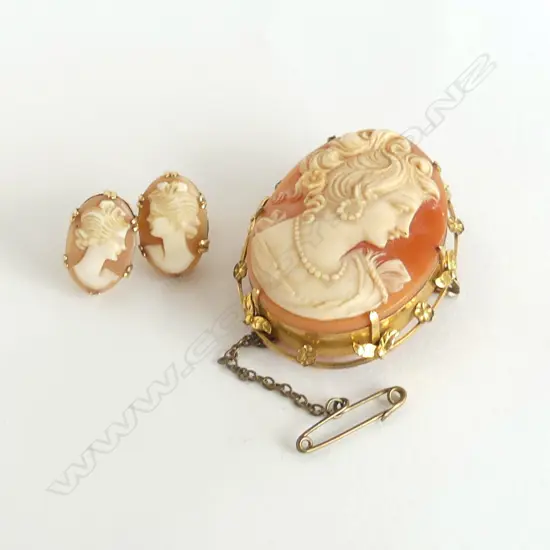 9CT LINED CAMEO 40x35mm + PR 9CT EARRINGS