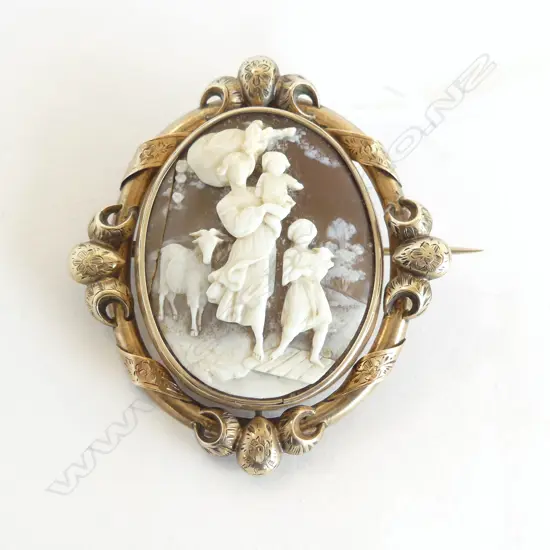 LG ANTQUE 10CT GOLD-MOUNTED CAMEO BROOCH/PENDANT, 29.7gm, 60 x 55mm FAULTS