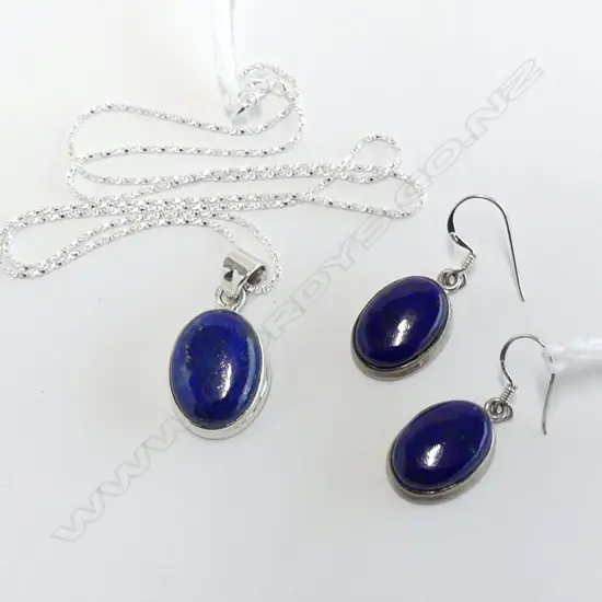 LAPIS & SILVER OVAL PENDANT ON SILVER CHAIN & PR LAPIS SILVER EARRINGS