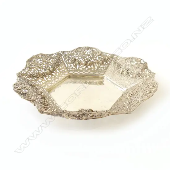 800 SILVER DISH 300mm dia 507gms faulted