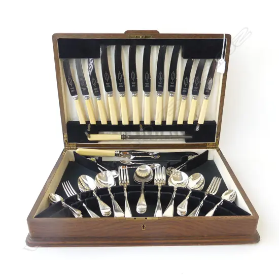 OAK CUTLERY CANTEEN w. IVORINE 'BONE' HANDLED KNIVES