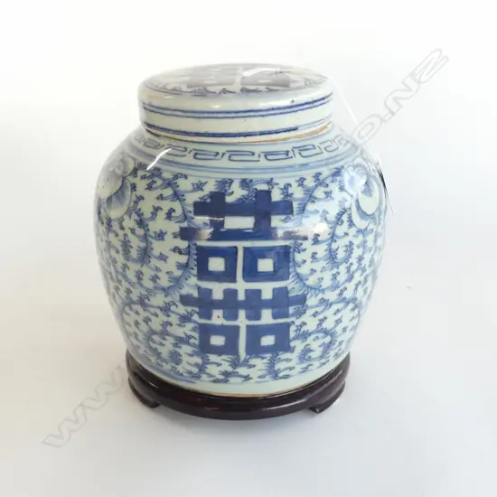 CHINESE B/W LIDDED GINGER JAR H.175mm + STAND