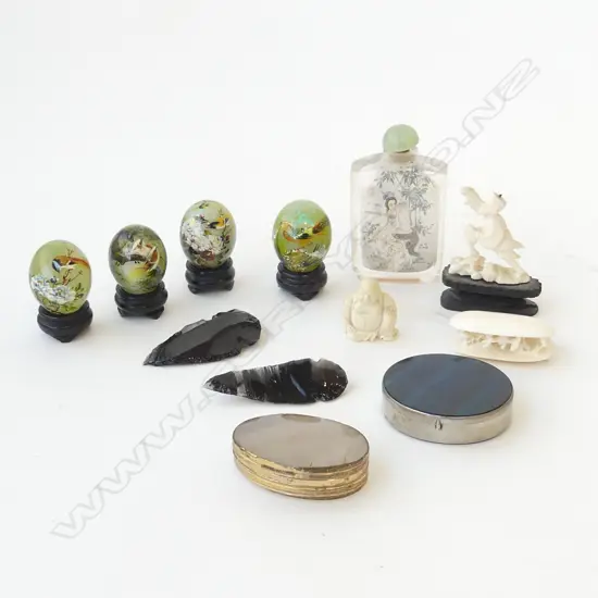 ASST. ITEMS INCL. 3 PCES CARVED IVORY (DREAM SHELL W.50mm, 2 FIGURES), SNUFF BOTTLE ETC