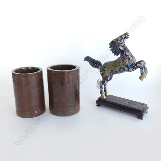 2 WOODEN BRUSH POTS H.140mm + CLOISONNE HORSE H.250mm