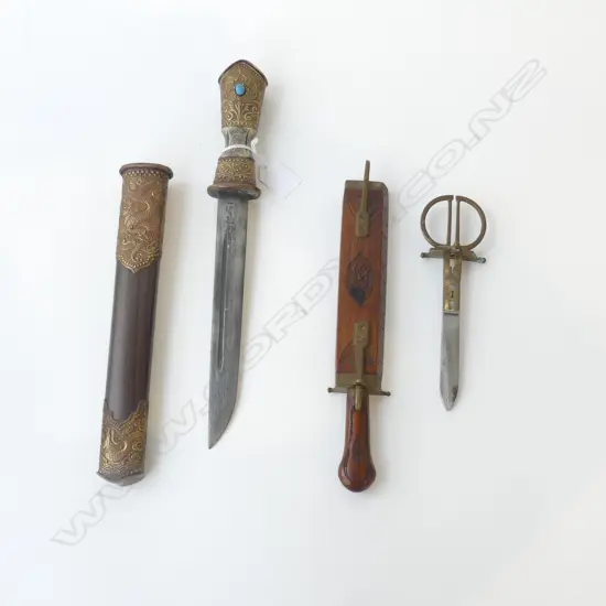 2 KNIVES IN WOODEN SCABBARDS L.380, 310mm