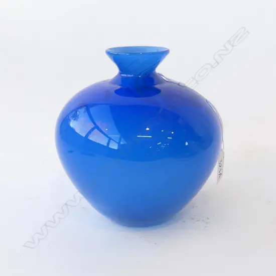 BLUE ART GLASS VASE, SIGNED ANDREW WILLIAMS '90 H.175mm