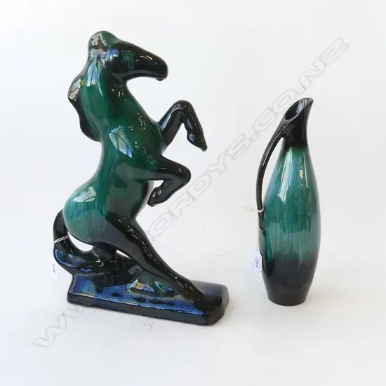 TALL BLUE MOUNTAIN REARING HORSE H370MM & JUG H280MM