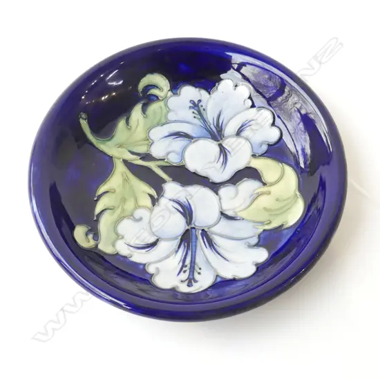 MOORCROFT BLUE HIBISCUS PLATE 220mm dia