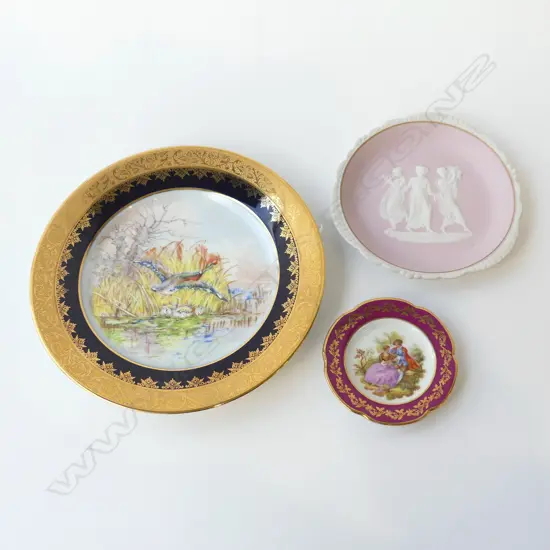 THREE LIMGOES FRANCE ITEMS – HAND PAINTED DUCK PLATE & TWO DISHES, D.80MM-190MM