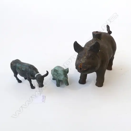 3 METAL ANIMALS; BUFFALO + 2 PIGS L.255mm