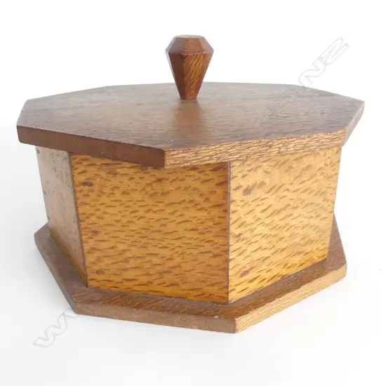 VINTAGE NZ MADE REWA REWA LIDDED BOX DIA230 H160MM