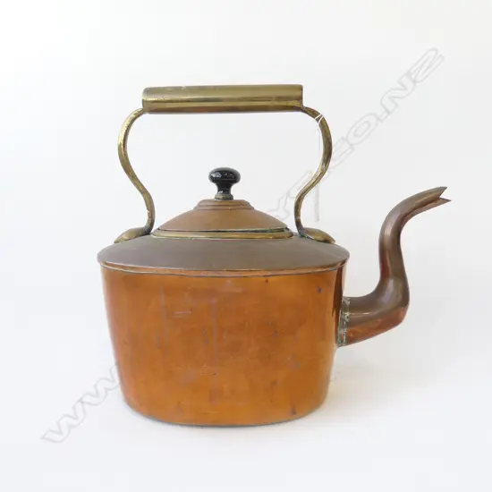 CLASSIC 19THC COPPER TEAPOT, 350 x 340mm 