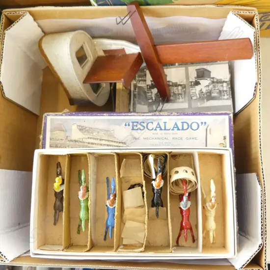 VINTAGE HORSE RACING GAME 'ESCALADO' + STEREOSCOPE & CARDS