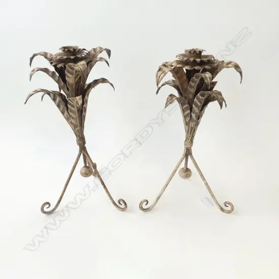 PAIR OF WROUGHT IRON FRENCH STYLE SPLAYED LEAF CANDLE HOLDERS, H.380MM