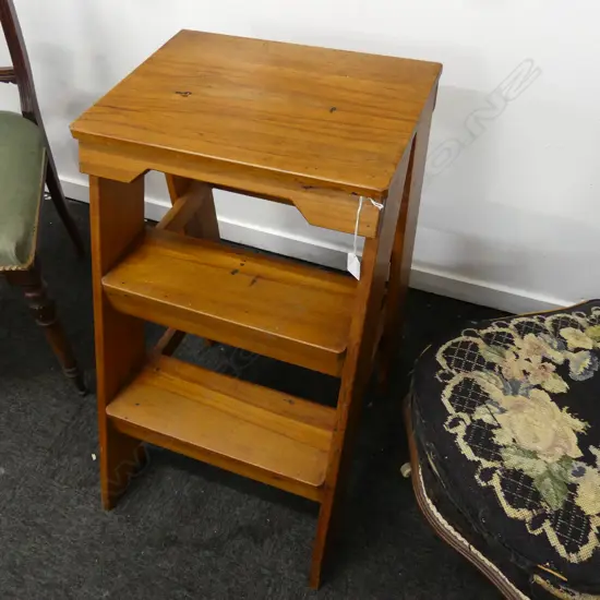 RIMU 2 STEP CUPBOARD STEP LADDER H650MM