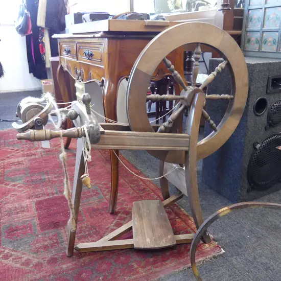 VINTAGE SPINNING WHEEL H.850mm