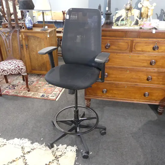 STEELCASE OFFICE CHAIR - adjustable seat height 850 to 600mm