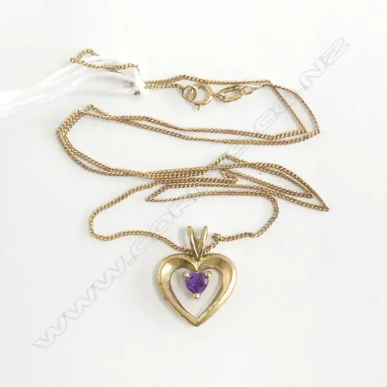 9ct GOLD & AMETHYST HEART PENDANT ON 9ct gold chain 2gms
