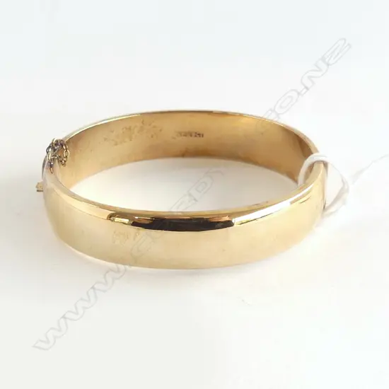 9ct GOLD PLAIN HINGED BANGLE 20.5gms
