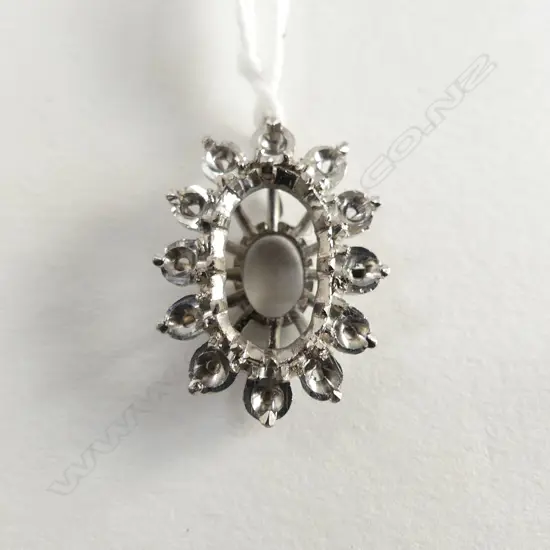 18CT WHITE GOLD PENDANT FRAME (not marked tests as 18ct) 4.18gms