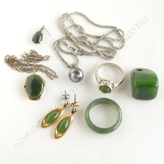 ASST. GREENSTONE JEWELLERY + STG NECKLACE w. BLACK PEARL PENDANT