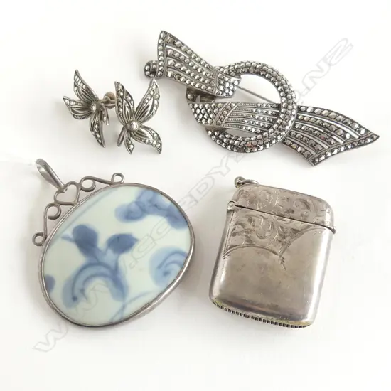 4 PCES STG SILVER JEWELLERY; BROOCH, PENDANT, VESTA, PR EARRINGS