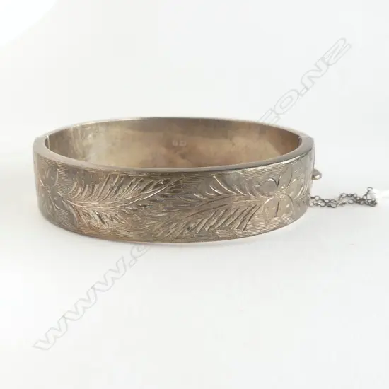STG SILVER CUFF BANGLE 24.8gms DENTS