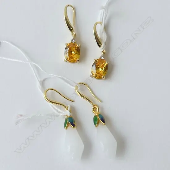 2 PRS COSTUME DROP EARRINGS, CITIRNE COLOUR &  JADE LOOK