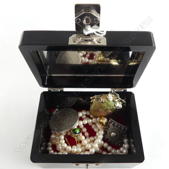 ASST. COSTUME JEWELLERY INCL. SILVER MEDAL 28gms