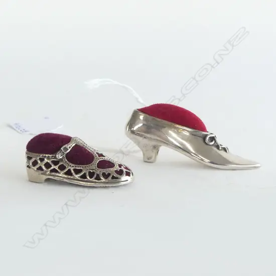 2 S/SILVER MINITURE SHOE PIN CUSHIONS L50 & 40MM 23G