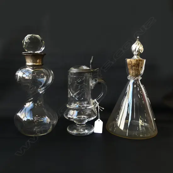 2 DECANTERS (1 STG) + LIDDED CRYSTAL TANKARD H.260mm FAULTS TO ONE DECANTER