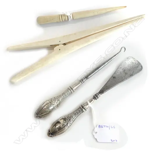 SIL HANDLED SHOE HORN L190MM BUTTON HOOK  & BONE FIDD WITH BONE GLOVE STRETCHERS. DENTS IN HANDLES